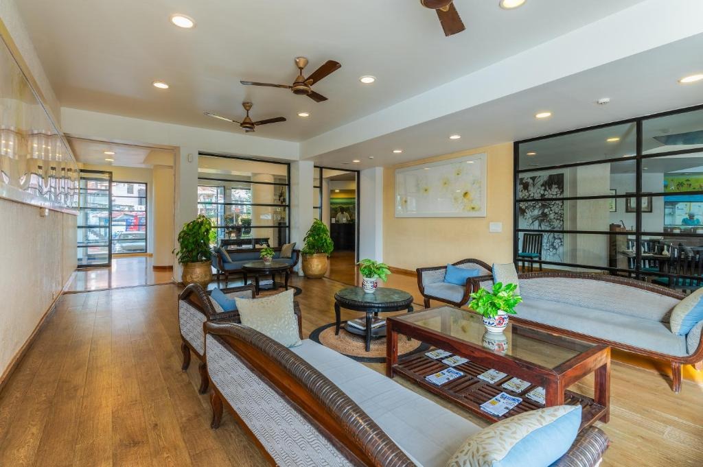 هتل ویسپرینگ پالمز